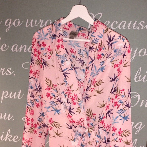 PINK FLORAL WRAP TOP - Picture 1 of 3